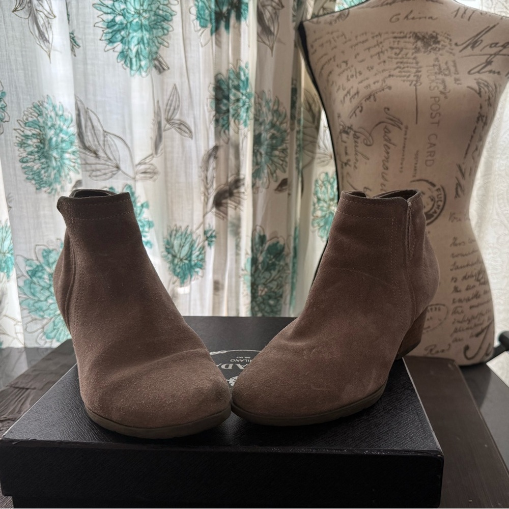 Blondo Auquaprotect Ankle Bootie size 8.5